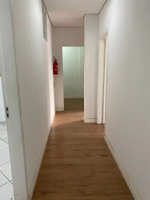Sala Comercial com 4 quartos para alugar, 84m2 em Centro, Balneario Camboriu - SC - imagem 3 Foto 3 de Sala Comercial com 4 quartos para alugar, 84m2 em Centro, Balneario Camboriu - SC