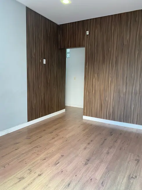 Sala Comercial com 4 quartos para alugar, 84m2 em Centro, Balneario Camboriu - SC - imagem 1 Foto 1 de Sala Comercial com 4 quartos para alugar, 84m2 em Centro, Balneario Camboriu - SC