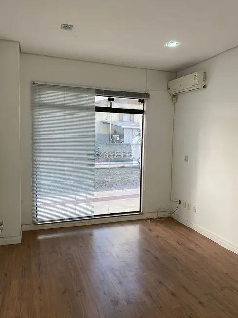 Sala Comercial com 4 quartos para alugar, 84m2 em Centro, Balneario Camboriu - SC - imagem 2 Foto 2 de Sala Comercial com 4 quartos para alugar, 84m2 em Centro, Balneario Camboriu - SC