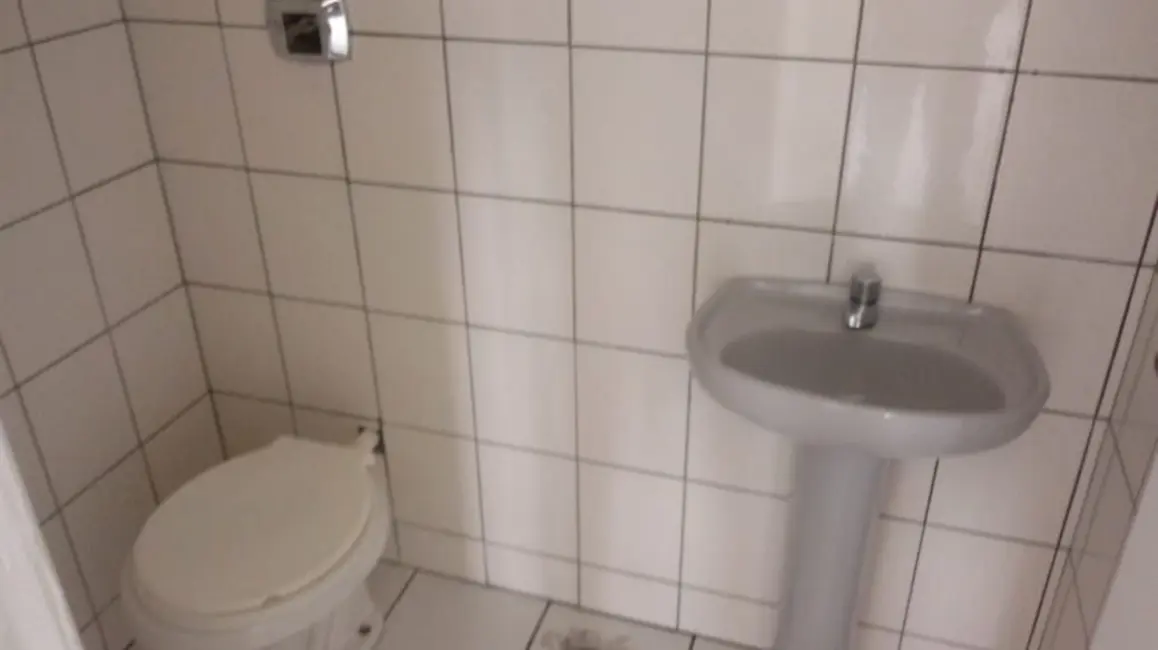 Sala Comercial com 1 quarto para alugar, 50m2 em Centro, Balneario Camboriu - SC - imagem 4 Foto 4 de Sala Comercial com 1 quarto para alugar, 50m2 em Centro, Balneario Camboriu - SC