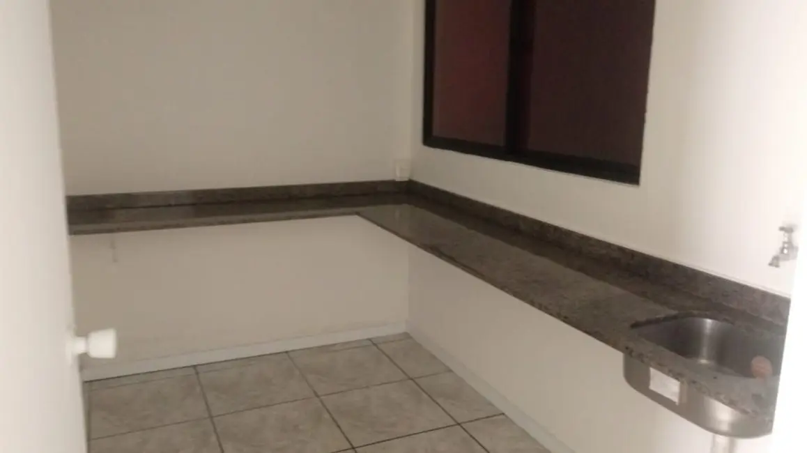 Sala Comercial com 1 quarto para alugar, 50m2 em Centro, Balneario Camboriu - SC - imagem 5 Foto 5 de Sala Comercial com 1 quarto para alugar, 50m2 em Centro, Balneario Camboriu - SC