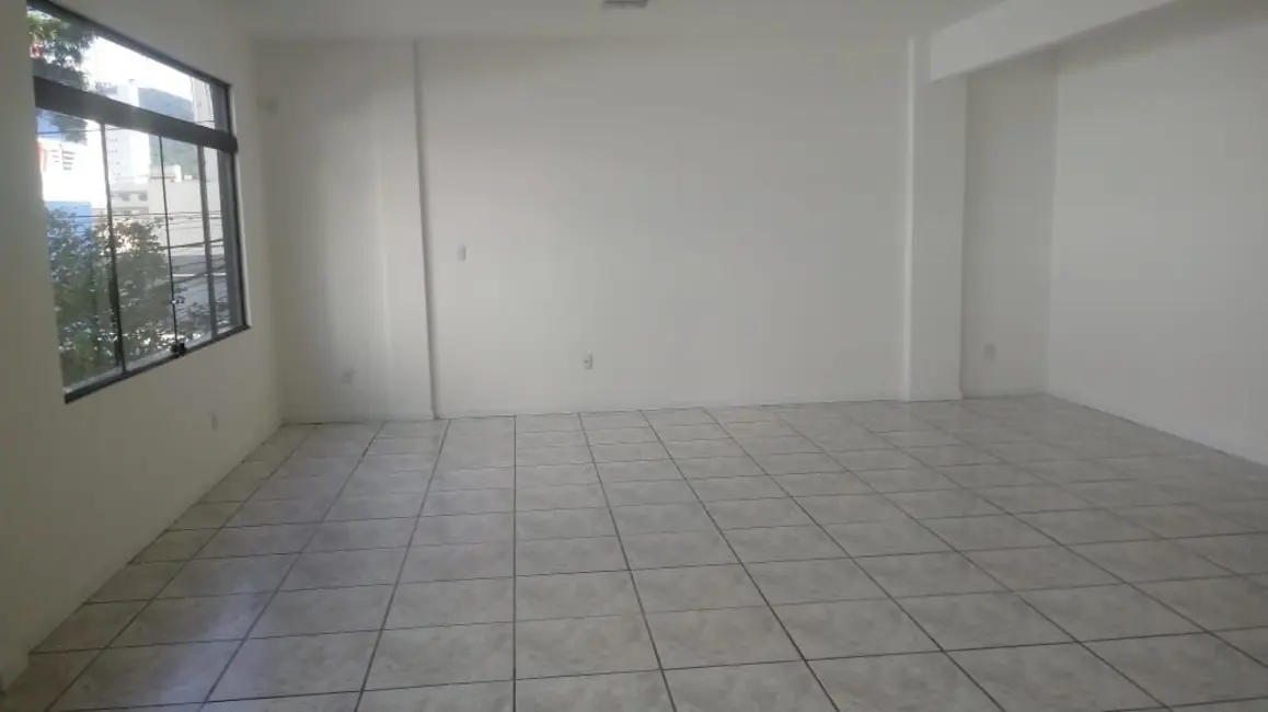 Foto 1 de Sala Comercial com 1 quarto para alugar, 50m2 em Centro, Balneario Camboriu - SC