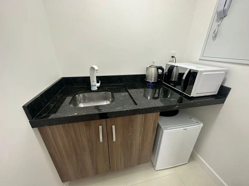 Sala Comercial com 1 quarto para alugar, 52m2 em Centro, Balneario Camboriu - SC - imagem 4 Foto 4 de Sala Comercial com 1 quarto para alugar, 52m2 em Centro, Balneario Camboriu - SC