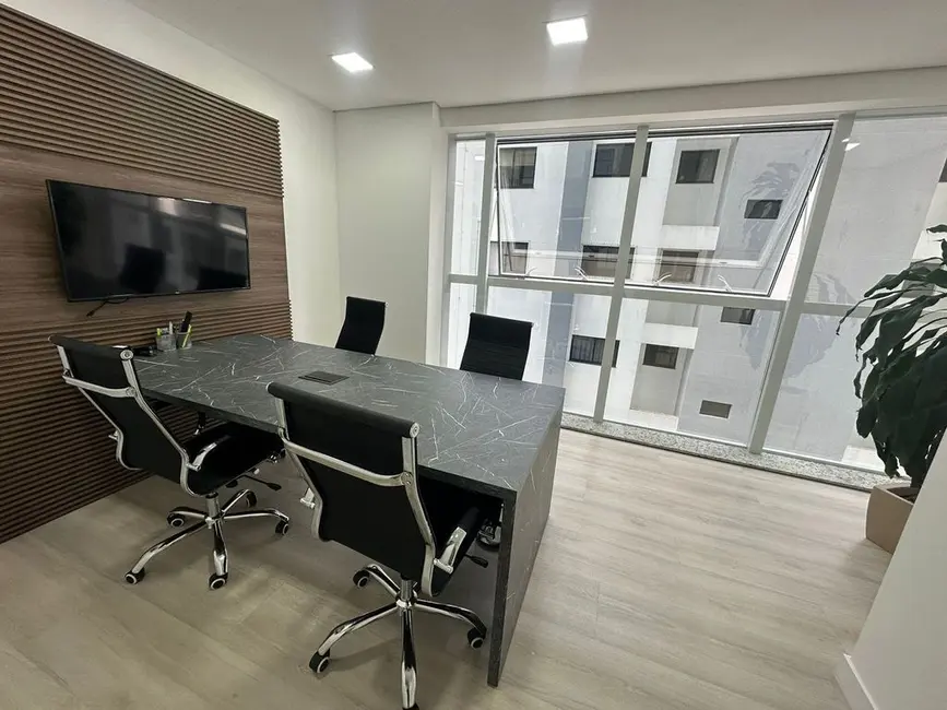 Sala Comercial com 1 quarto para alugar, 52m2 em Centro, Balneario Camboriu - SC - imagem 2 Foto 2 de Sala Comercial com 1 quarto para alugar, 52m2 em Centro, Balneario Camboriu - SC