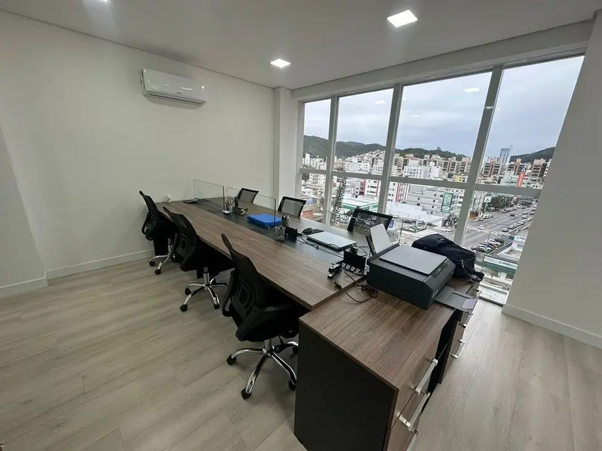 Sala Comercial com 1 quarto para alugar, 52m2 em Centro, Balneario Camboriu - SC - imagem 1 Foto 1 de Sala Comercial com 1 quarto para alugar, 52m2 em Centro, Balneario Camboriu - SC