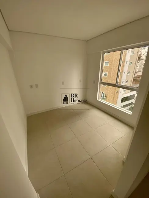 Apartamento com 3 quartos para alugar, 97m2 em Centro, Balneario Camboriu - SC - imagem 5 Foto 5 de Apartamento com 3 quartos para alugar, 97m2 em Centro, Balneario Camboriu - SC
