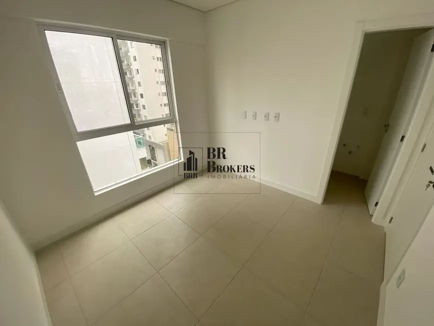 Apartamento com 3 quartos para alugar, 97m2 em Centro, Balneario Camboriu - SC - imagem 4 Foto 4 de Apartamento com 3 quartos para alugar, 97m2 em Centro, Balneario Camboriu - SC
