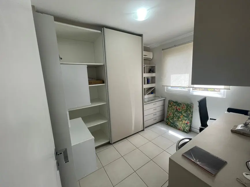 Apartamento com 3 quartos à venda, 226m2 em Centro, Balneario Camboriu - SC - imagem 5 Foto 5 de Apartamento com 3 quartos à venda, 226m2 em Centro, Balneario Camboriu - SC
