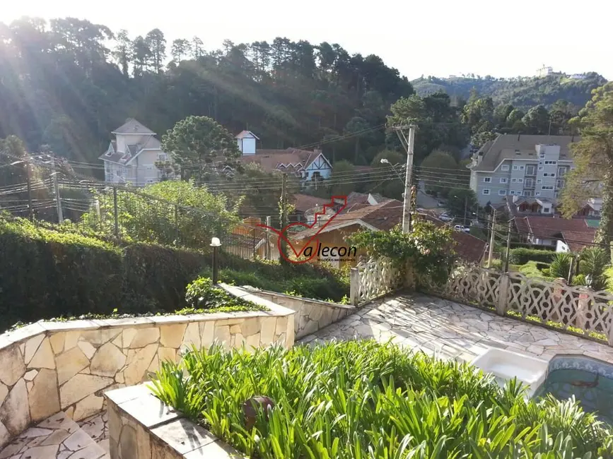 Foto 1 de Casa com 4 quartos à venda, 500m2 em Campos Do Jordao - SP