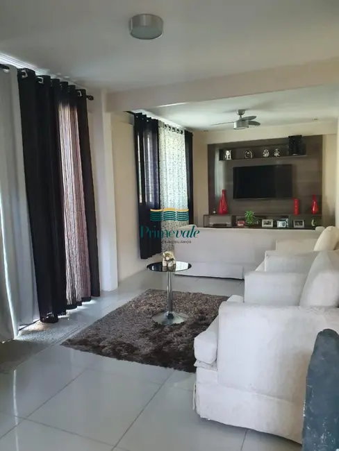 Foto 4 de Sobrado com 5 quartos à venda, 380m2 em Village das Flores, Cacapava - SP