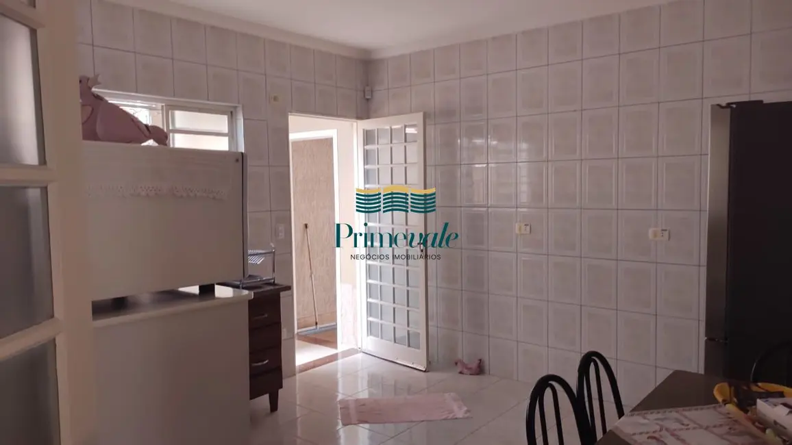 Casa com 3 quartos à venda, 160m2 em Cidade Jardim, Jacarei - SP - imagem 4 Foto 4 de Casa com 3 quartos à venda, 160m2 em Cidade Jardim, Jacarei - SP