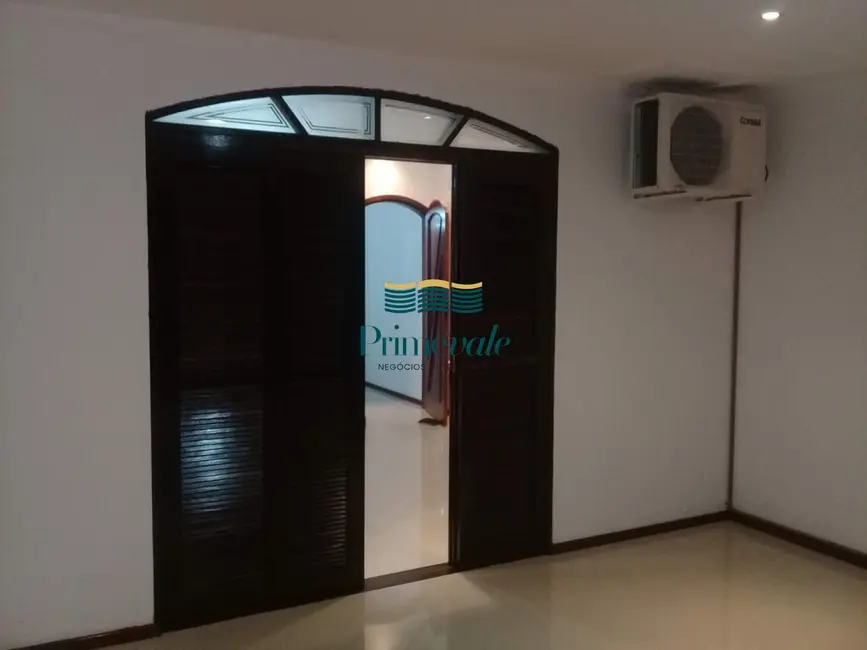 Sobrado com 3 quartos à venda, 220m2 em Sao Jose Dos Campos - SP - imagem 5 Foto 5 de Sobrado com 3 quartos à venda, 220m2 em Sao Jose Dos Campos - SP