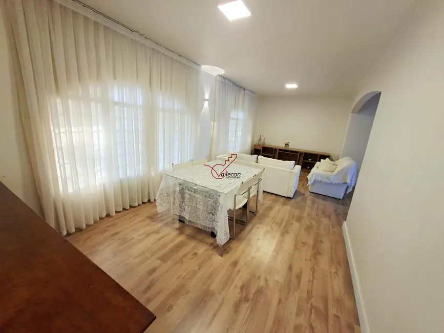 Casa com 5 quartos para alugar, 215m2 em Sao Jose Dos Campos - SP - imagem 3 Foto 3 de Casa com 5 quartos para alugar, 215m2 em Sao Jose Dos Campos - SP