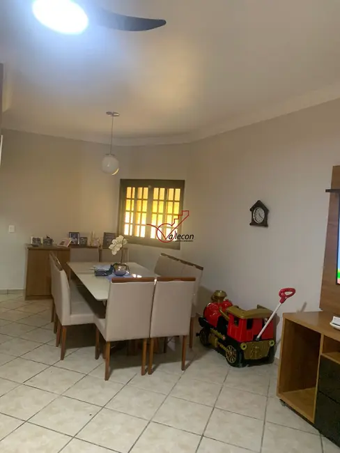 Foto 1 de Casa com 3 quartos à venda, 220m2 em Sao Jose Dos Campos - SP