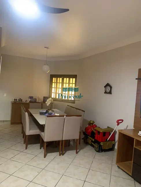 Casa com 3 quartos à venda, 220m2 em Sao Jose Dos Campos - SP - imagem 3 Foto 3 de Casa com 3 quartos à venda, 220m2 em Sao Jose Dos Campos - SP