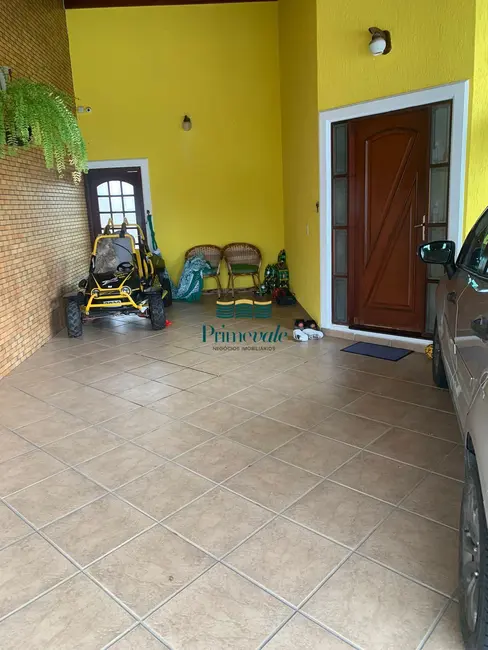 Casa com 3 quartos à venda, 220m2 em Sao Jose Dos Campos - SP - imagem 4 Foto 4 de Casa com 3 quartos à venda, 220m2 em Sao Jose Dos Campos - SP