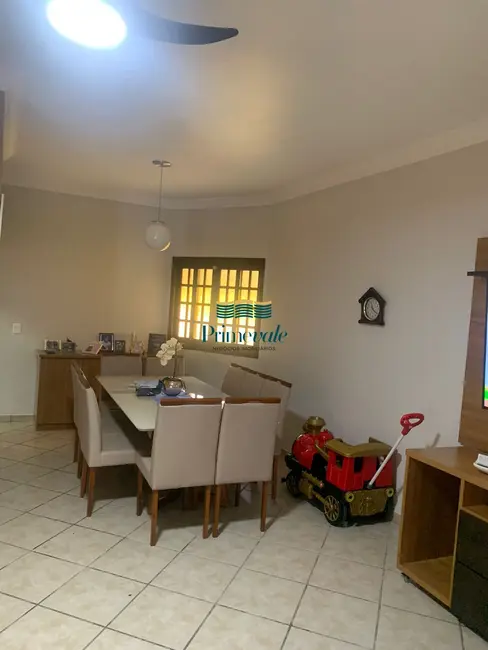 Casa com 3 quartos à venda, 220m2 em Sao Jose Dos Campos - SP - imagem 1 Foto 1 de Casa com 3 quartos à venda, 220m2 em Sao Jose Dos Campos - SP