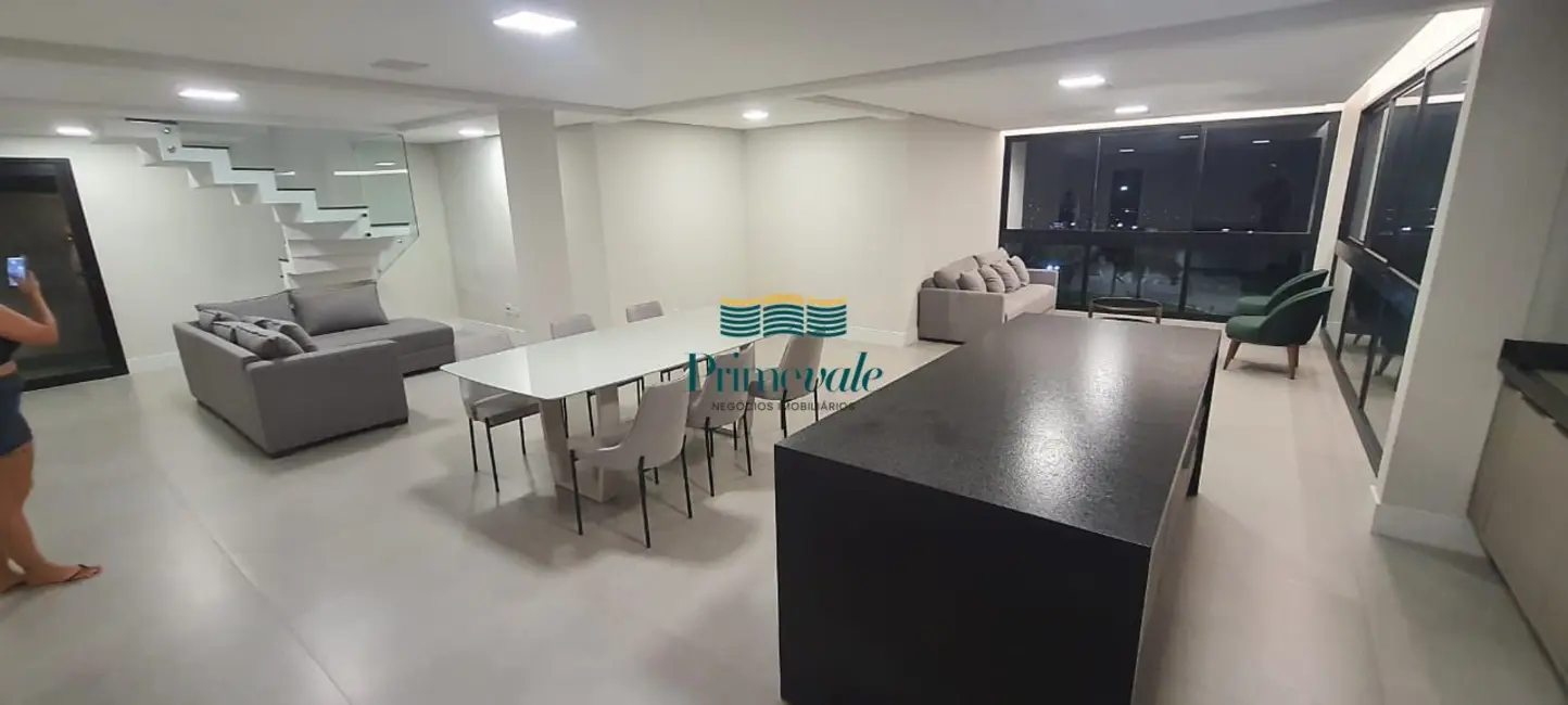 Casa com 5 quartos para alugar, 430m2 em Sao Jose Dos Campos - SP - imagem 6 Foto 6 de Casa com 5 quartos para alugar, 430m2 em Sao Jose Dos Campos - SP