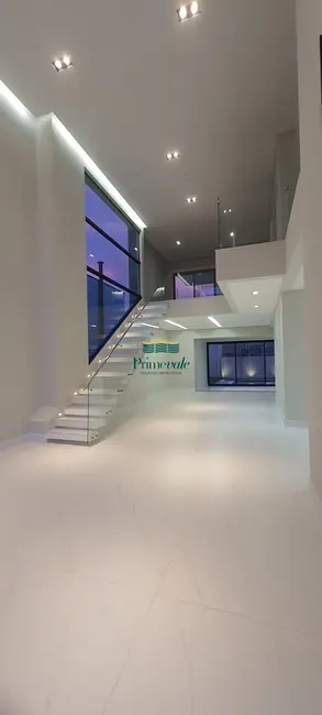 Casa com 5 quartos para alugar, 430m2 em Sao Jose Dos Campos - SP - imagem 7 Foto 7 de Casa com 5 quartos para alugar, 430m2 em Sao Jose Dos Campos - SP
