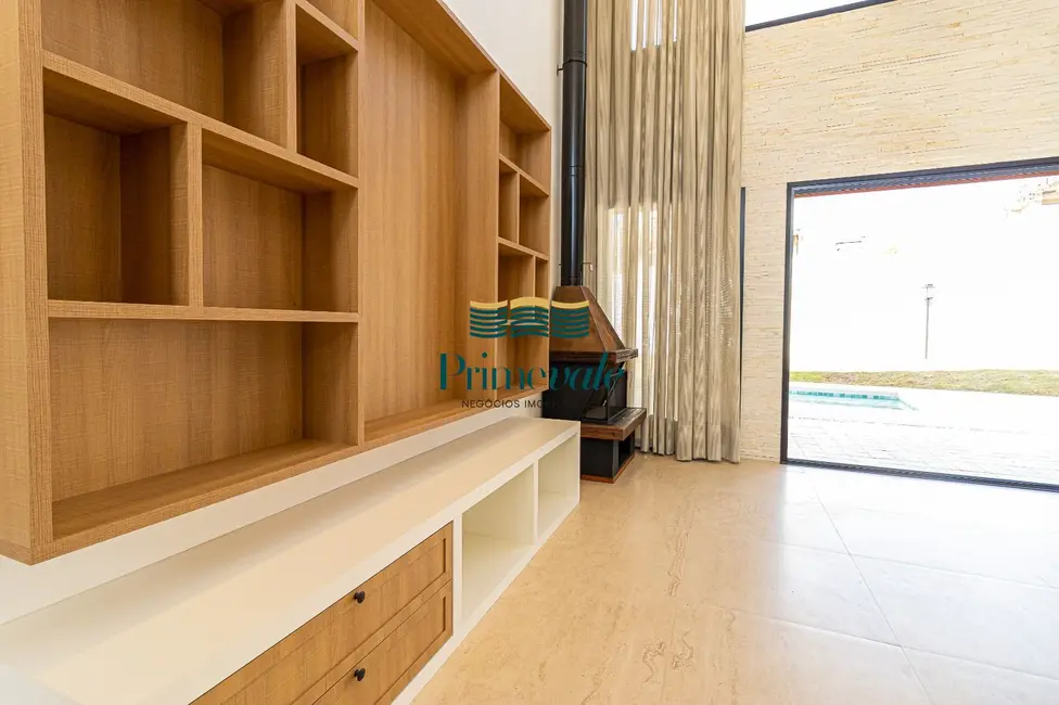 Casa com 4 quartos à venda, 337m2 em Sao Jose Dos Campos - SP - imagem 9 Foto 9 de Casa com 4 quartos à venda, 337m2 em Sao Jose Dos Campos - SP