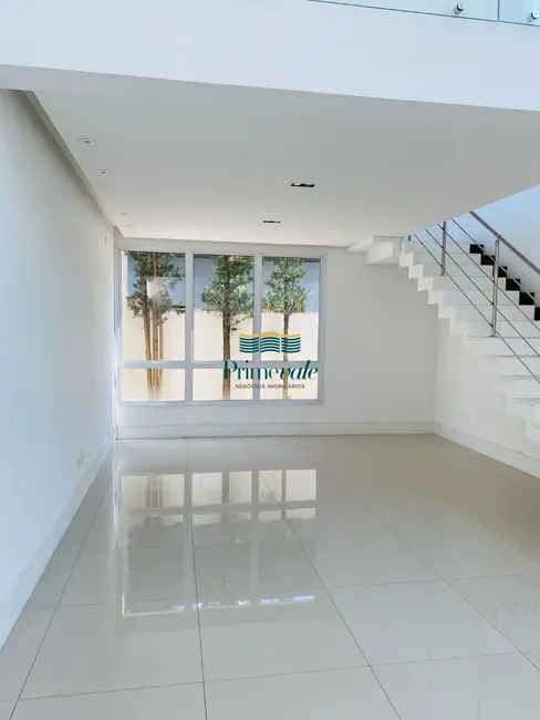 Casa com 3 quartos à venda, 322m2 em Jardim Califórnia, Jacarei - SP - imagem 4 Foto 4 de Casa com 3 quartos à venda, 322m2 em Jardim Califórnia, Jacarei - SP