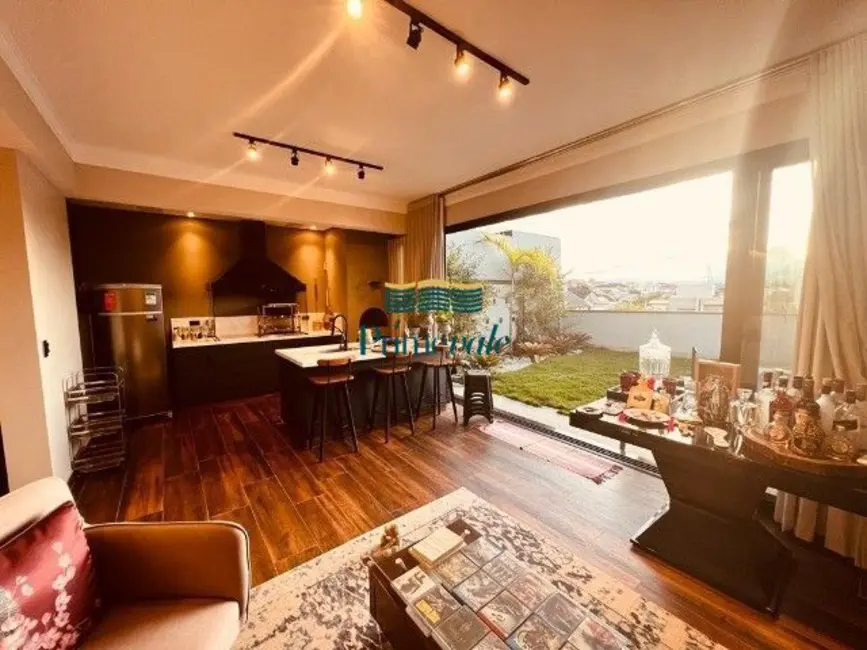 Casa de Condomínio com 4 quartos à venda, 330m2 em Sao Jose Dos Campos - SP - imagem 2 Foto 2 de Casa de Condomínio com 4 quartos à venda, 330m2 em Sao Jose Dos Campos - SP