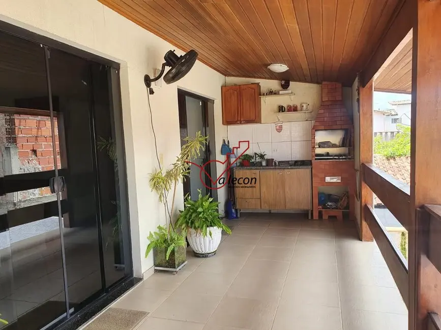 Foto 2 de Casa com 3 quartos à venda, 237m2 em Jardim Maria Emília, Pindamonhangaba - SP