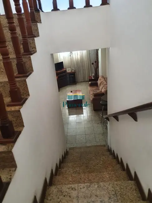 Foto 9 de Casa com 3 quartos à venda, 237m2 em Jardim Maria Emília, Pindamonhangaba - SP