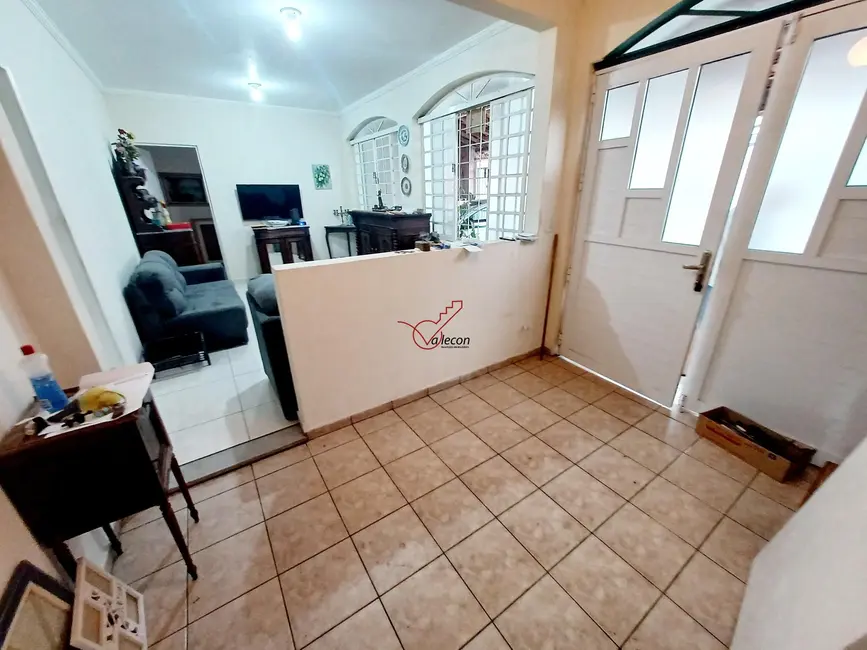 Casa com 3 quartos à venda, 131m2 em Sao Jose Dos Campos - SP - imagem 4 Foto 4 de Casa com 3 quartos à venda, 131m2 em Sao Jose Dos Campos - SP