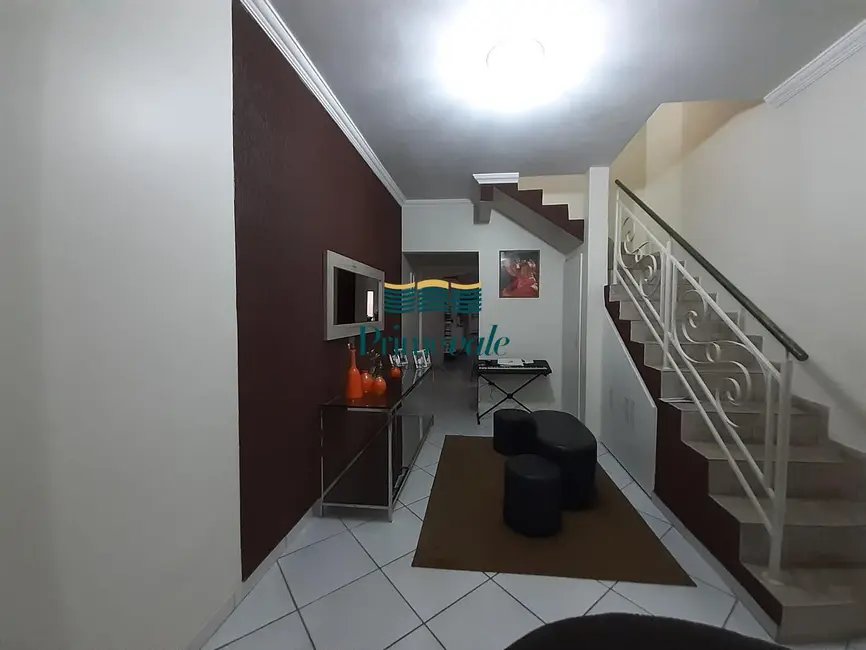 Sobrado com 3 quartos à venda, 168m2 em Sao Jose Dos Campos - SP - imagem 4 Foto 4 de Sobrado com 3 quartos à venda, 168m2 em Sao Jose Dos Campos - SP