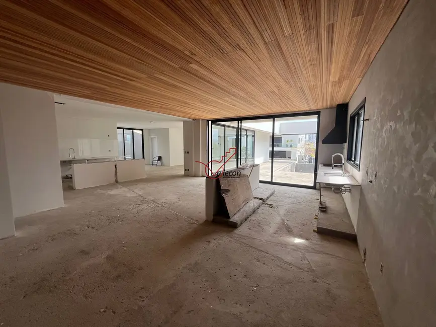 Casa com 4 quartos à venda, 580m2 em Sao Jose Dos Campos - SP - imagem 9 Foto 9 de Casa com 4 quartos à venda, 580m2 em Sao Jose Dos Campos - SP