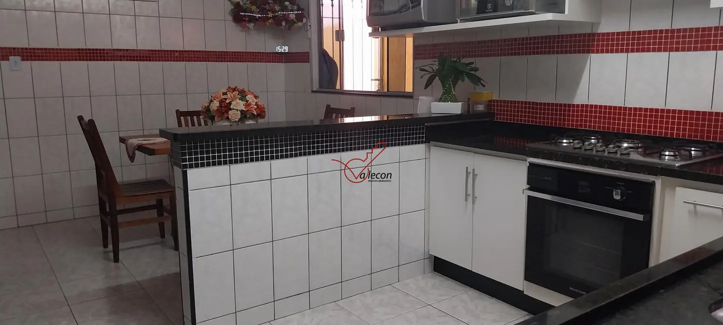 Foto 2 de Casa com 4 quartos à venda, 180m2 em Sao Jose Dos Campos - SP