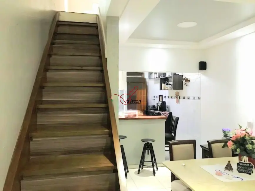 Sobrado com 3 quartos à venda, 250m2 em Sao Jose Dos Campos - SP - imagem 3 Foto 3 de Sobrado com 3 quartos à venda, 250m2 em Sao Jose Dos Campos - SP