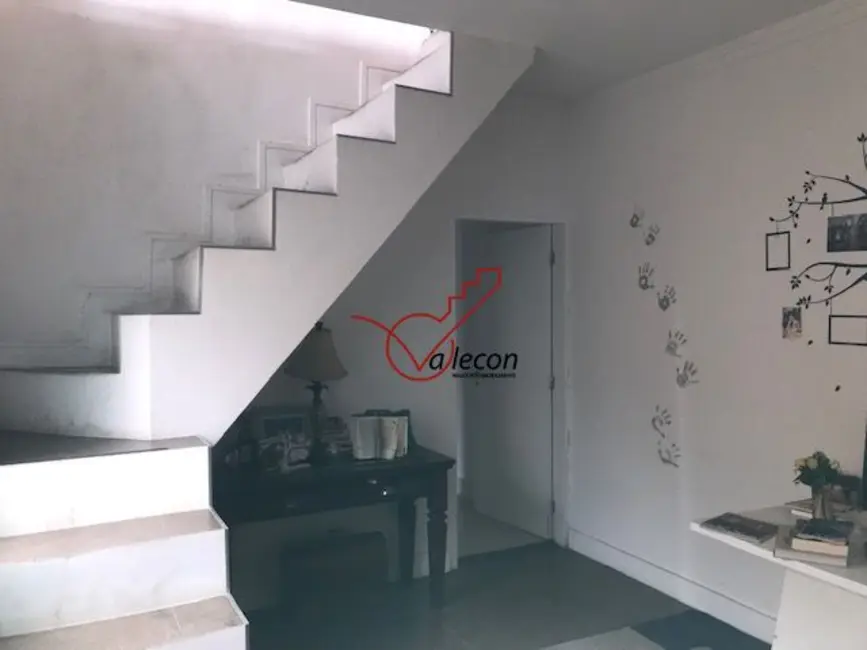 Sobrado com 3 quartos à venda, 250m2 em Sao Jose Dos Campos - SP - imagem 9 Foto 9 de Sobrado com 3 quartos à venda, 250m2 em Sao Jose Dos Campos - SP