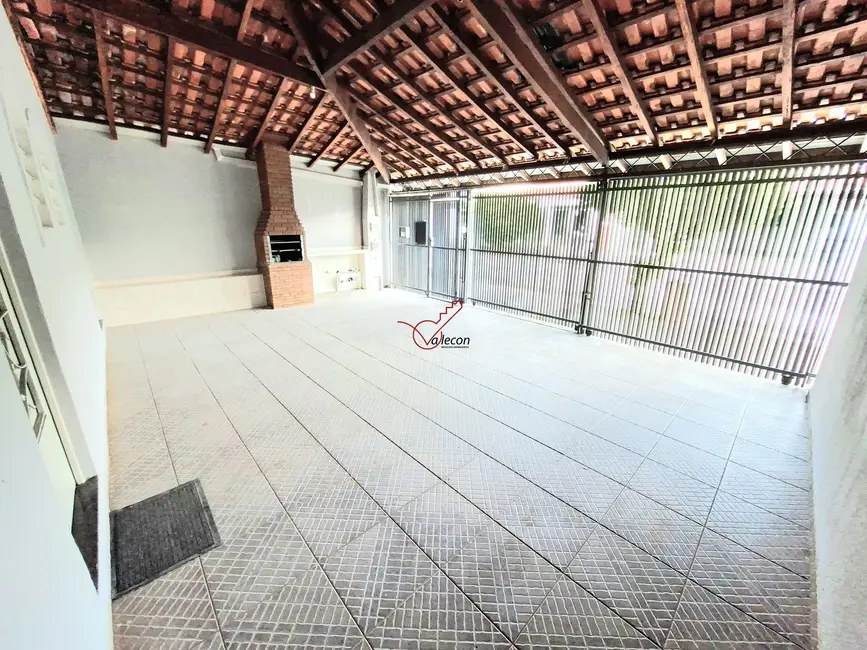 Foto 3 de Casa com 3 quartos para alugar, 200m2 em Sao Jose Dos Campos - SP