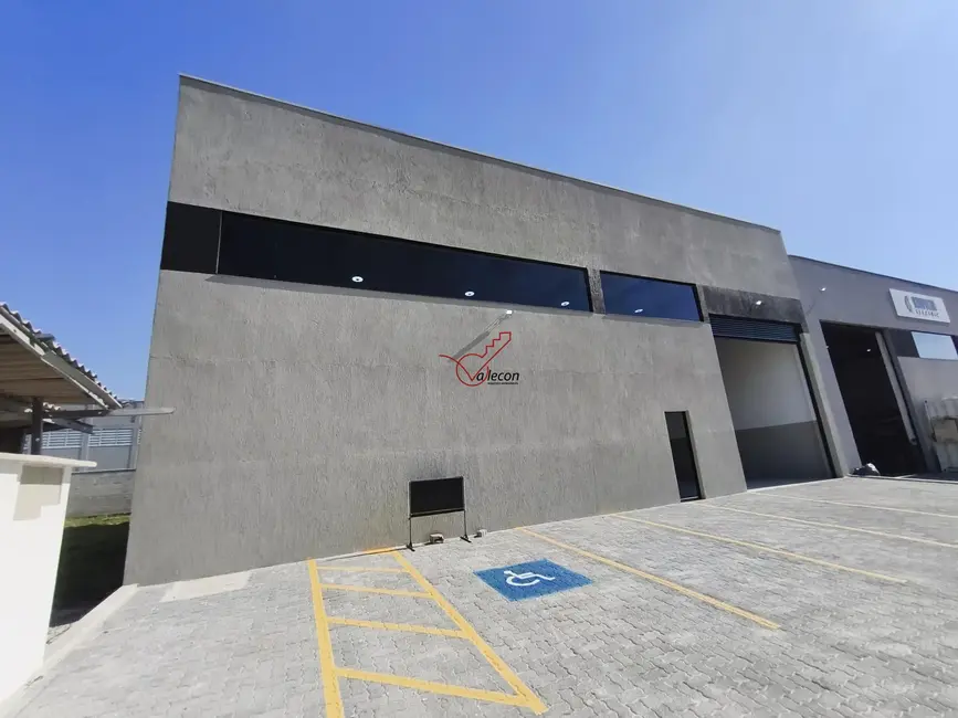 Armazém / Galpão com 3 quartos para alugar, 661m2 em Jacarei - SP - imagem 6 Foto 6 de Armazém / Galpão com 3 quartos para alugar, 661m2 em Jacarei - SP