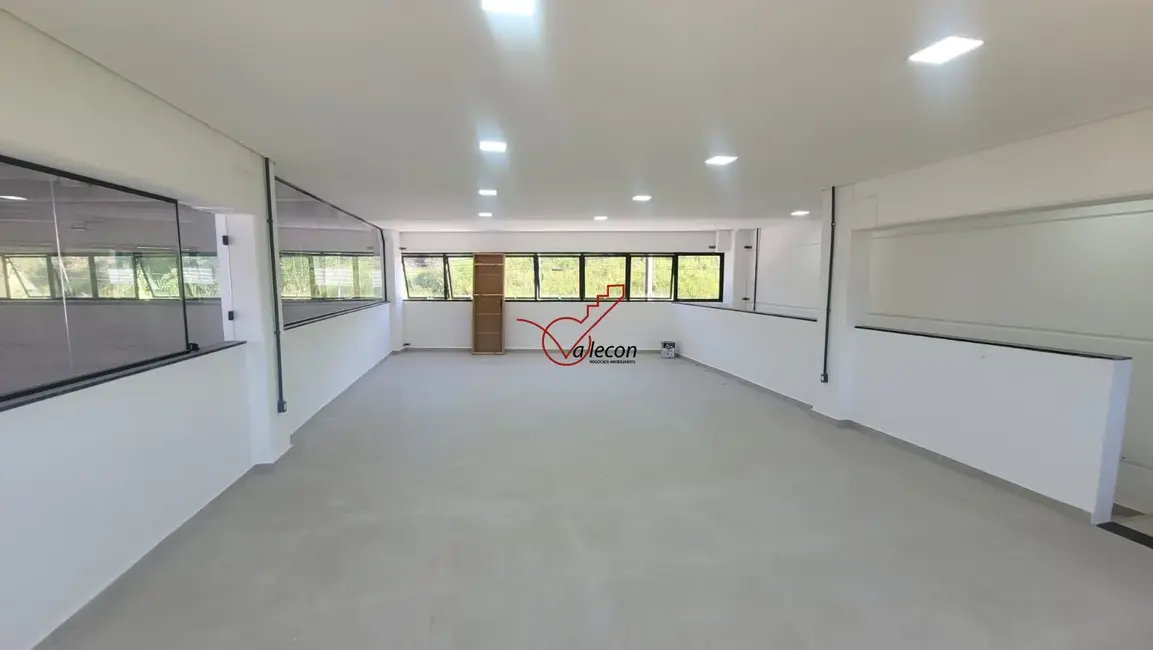 Armazém / Galpão com 3 quartos para alugar, 800m2 em Jacarei - SP - imagem 9 Foto 9 de Armazém / Galpão com 3 quartos para alugar, 800m2 em Jacarei - SP