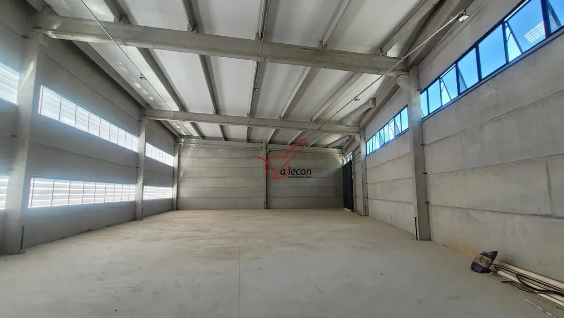 Armazém / Galpão com 3 quartos para alugar, 800m2 em Jacarei - SP - imagem 8 Foto 8 de Armazém / Galpão com 3 quartos para alugar, 800m2 em Jacarei - SP