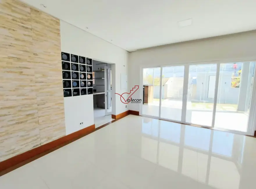 Casa de Condomínio com 5 quartos para alugar, 330m2 em Sao Jose Dos Campos - SP - imagem 7 Foto 7 de Casa de Condomínio com 5 quartos para alugar, 330m2 em Sao Jose Dos Campos - SP
