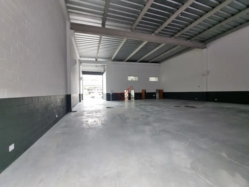 Armazém / Galpão com 3 quartos para alugar, 630m2 em Jardim Califórnia, Jacarei - SP - imagem 8 Foto 8 de Armazém / Galpão com 3 quartos para alugar, 630m2 em Jardim Califórnia, Jacarei - SP