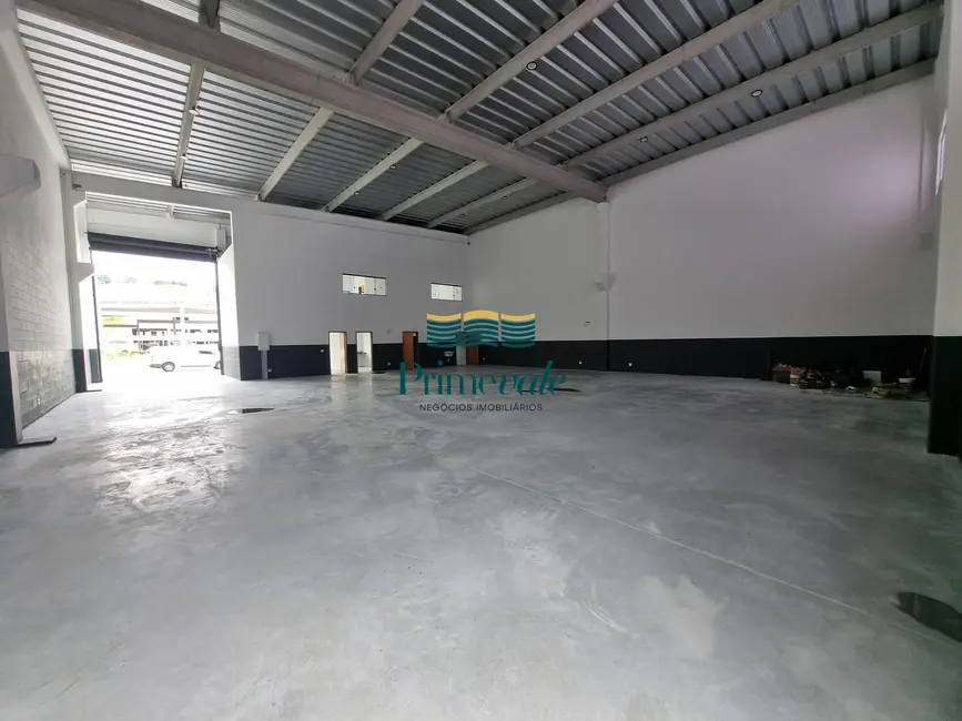 Armazém / Galpão com 3 quartos para alugar, 630m2 em Jardim Califórnia, Jacarei - SP - imagem 9 Foto 9 de Armazém / Galpão com 3 quartos para alugar, 630m2 em Jardim Califórnia, Jacarei - SP