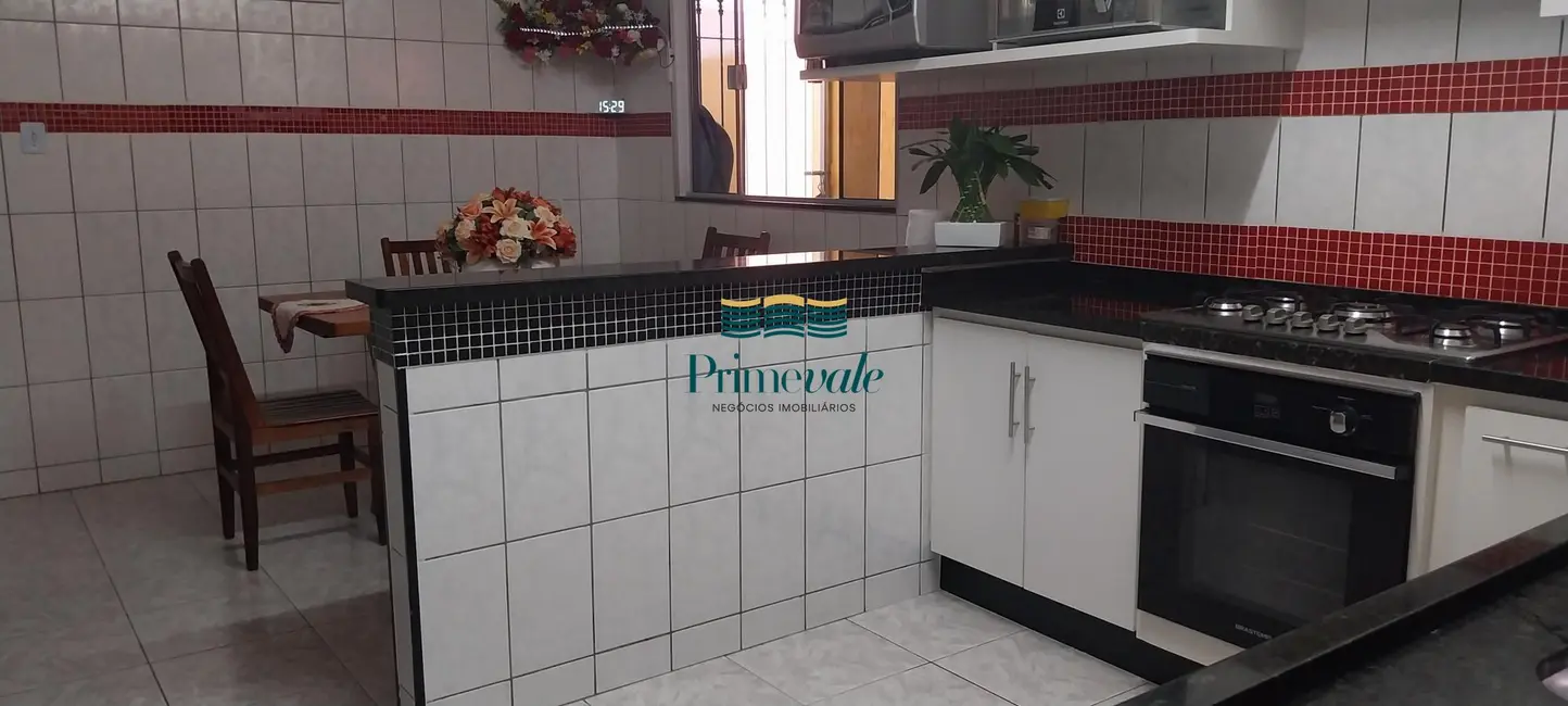 Foto 2 de Casa com 4 quartos à venda, 180m2 em Sao Jose Dos Campos - SP