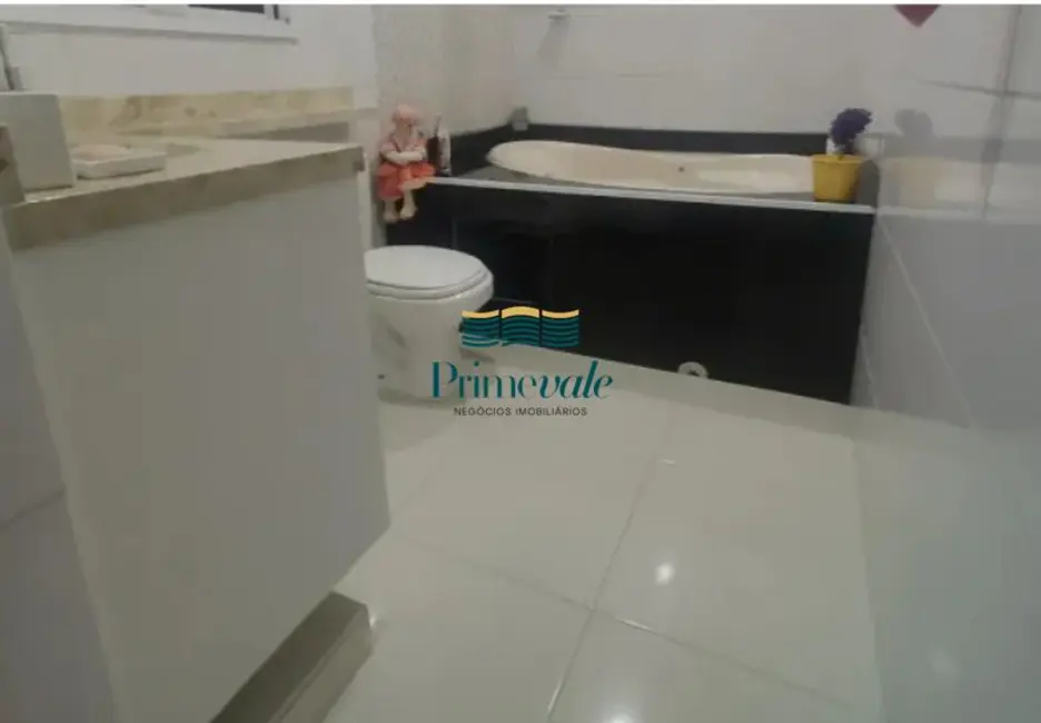 Sobrado com 3 quartos à venda, 200m2 em Sao Jose Dos Campos - SP - imagem 4 Foto 4 de Sobrado com 3 quartos à venda, 200m2 em Sao Jose Dos Campos - SP