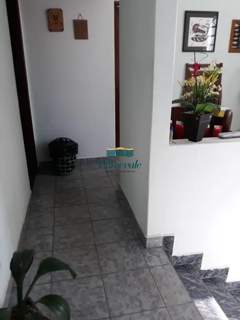 Sobrado com 4 quartos à venda, 100m2 em Sao Jose Dos Campos - SP - imagem 3 Foto 3 de Sobrado com 4 quartos à venda, 100m2 em Sao Jose Dos Campos - SP