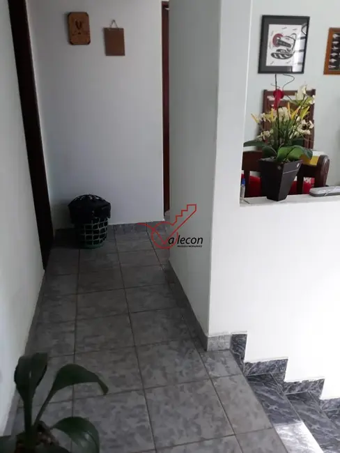 Sobrado com 4 quartos à venda, 100m2 em Sao Jose Dos Campos - SP - imagem 3 Foto 3 de Sobrado com 4 quartos à venda, 100m2 em Sao Jose Dos Campos - SP