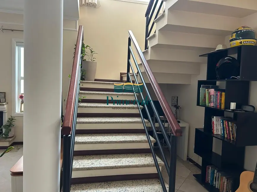Casa com 5 quartos à venda, 242m2 em Sao Jose Dos Campos - SP - imagem 9 Foto 9 de Casa com 5 quartos à venda, 242m2 em Sao Jose Dos Campos - SP