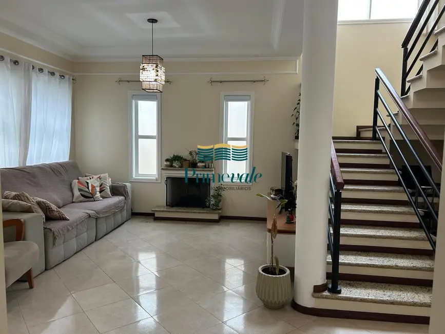 Casa com 5 quartos à venda, 242m2 em Sao Jose Dos Campos - SP - imagem 8 Foto 8 de Casa com 5 quartos à venda, 242m2 em Sao Jose Dos Campos - SP
