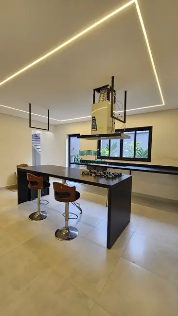 Foto 8 de Sobrado com 3 quartos à venda, 220m2 em Loteamento Villa Branca, Jacarei - SP