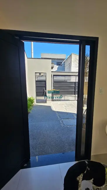 Foto 4 de Sobrado com 3 quartos à venda, 220m2 em Loteamento Villa Branca, Jacarei - SP