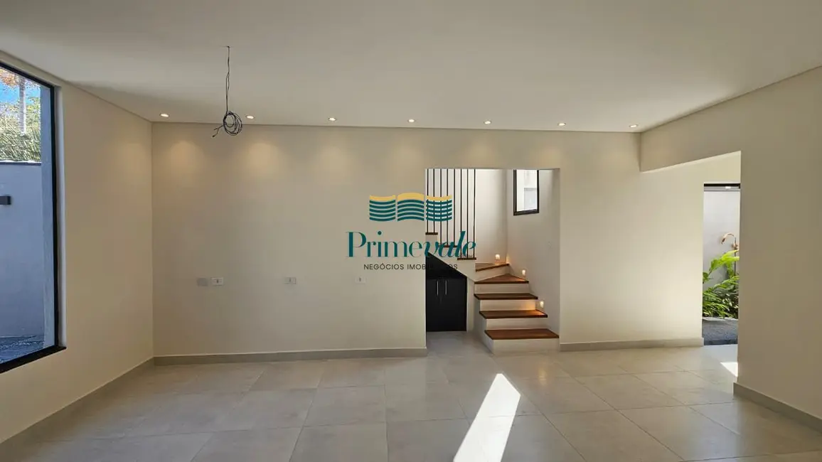 Foto 1 de Sobrado com 3 quartos à venda, 220m2 em Loteamento Villa Branca, Jacarei - SP